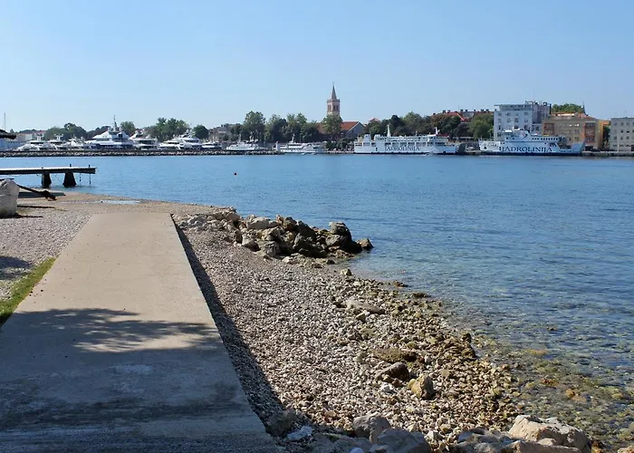 And By The Sea - 5874 Πανσιόν 3*