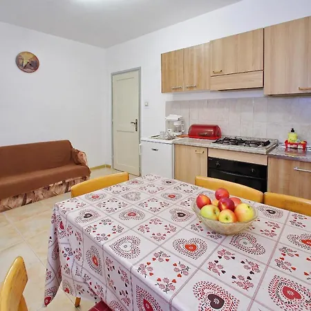 And By The Sea - 5874 3* Zadar