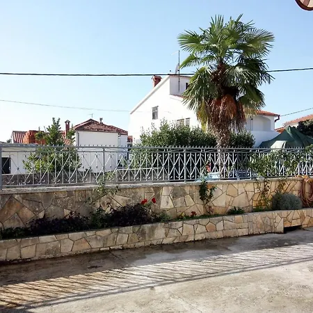 And By The Sea - 5874 Gæstehus Zadar