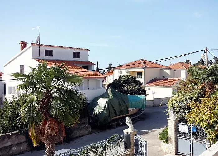 And By The Sea - 5874 Penzion 3*